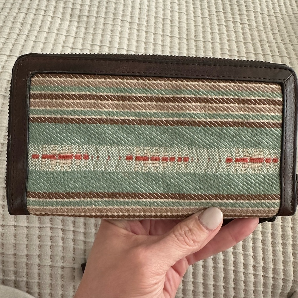 Ariat Brown and Red Patterned Wallet with wristlet strap - Picture 2 of 5